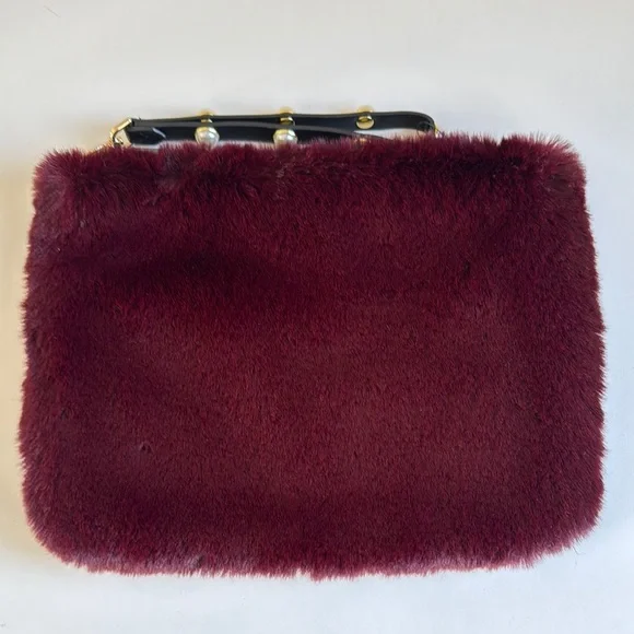 NWT Elegant Faux Fur Clutch in Burgundy - Picture 2 of 5